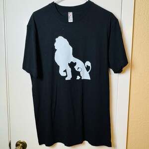 NU LOOK The Lion King Mufasa and Simba Silhouette Heavyweight Cotton T-Shirt Med